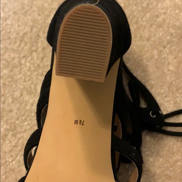 Shoes - Picture 3 of 4